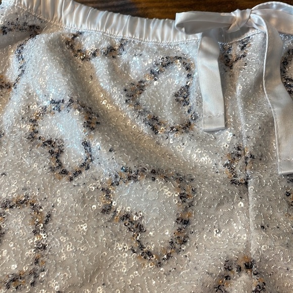 Victoria secret sequine heart shorts size med satin lined white/silver/gold - Picture 2 of 8
